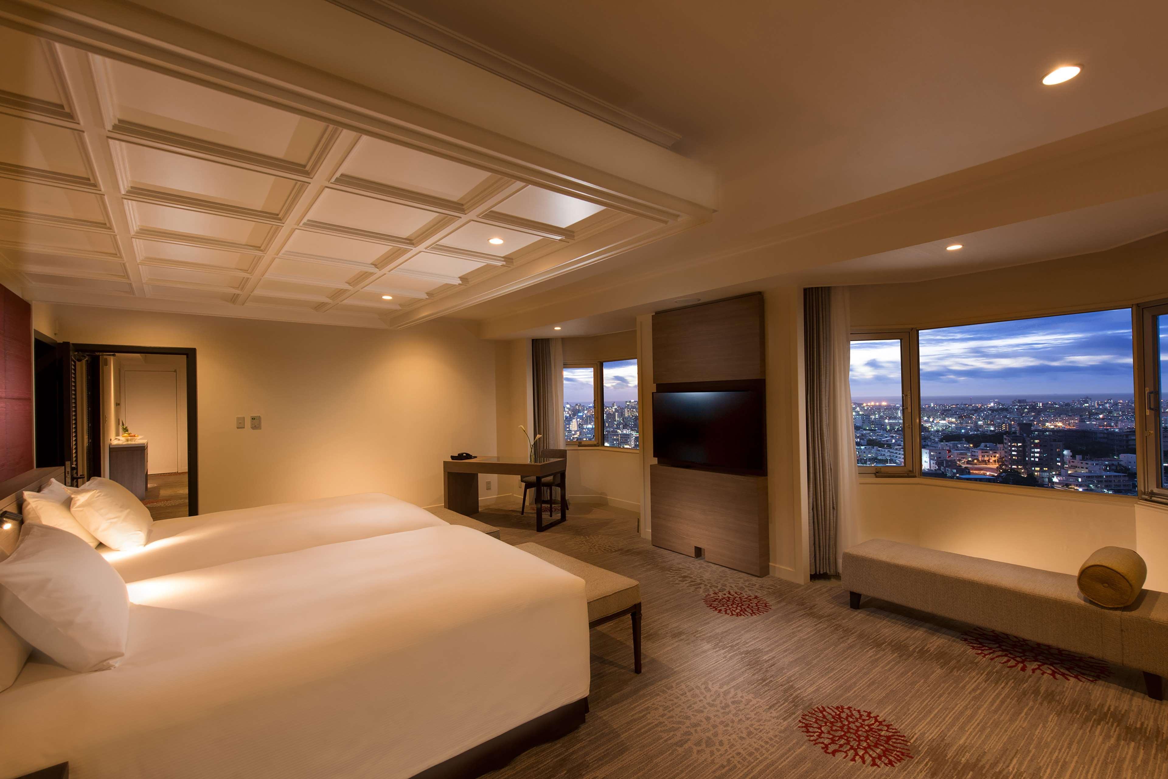 Doubletree By Hilton Naha Shuri Castle Екстериор снимка